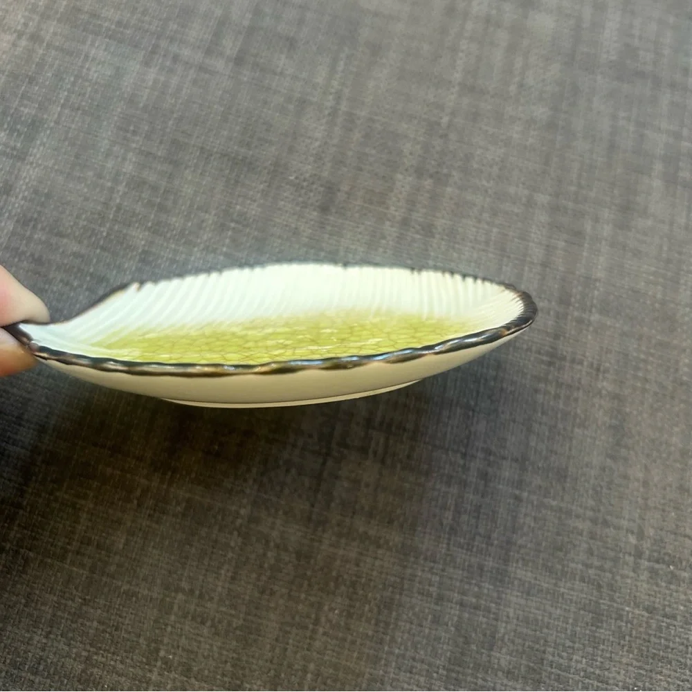 CRATE & BARREL Crackle Glaze Leaf-Shaped Porcelain Jewelry Key Coin Dish#0915253